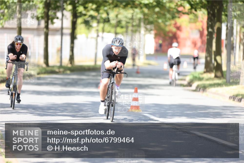 11.08.2024 - GEWOBA Citytriathlon Bremen H.Heesch http://msf.ph/oto/6799464 11.08.2024 11:56:53 Laufen  meine-sportfotos.de