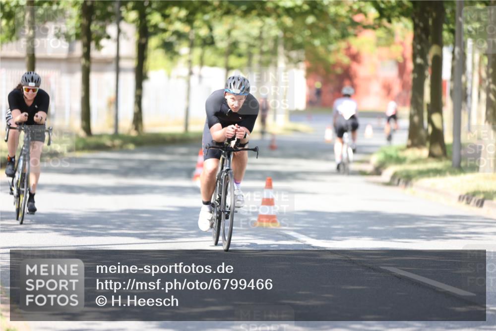11.08.2024 - GEWOBA Citytriathlon Bremen H.Heesch http://msf.ph/oto/6799466 11.08.2024 11:56:53 Laufen  meine-sportfotos.de