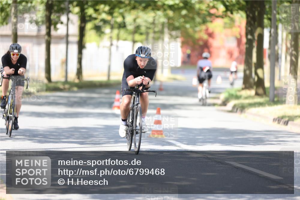 11.08.2024 - GEWOBA Citytriathlon Bremen H.Heesch http://msf.ph/oto/6799468 11.08.2024 11:56:53 Laufen  meine-sportfotos.de