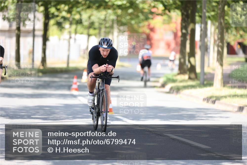 11.08.2024 - GEWOBA Citytriathlon Bremen H.Heesch http://msf.ph/oto/6799474 11.08.2024 11:56:54 Laufen  meine-sportfotos.de