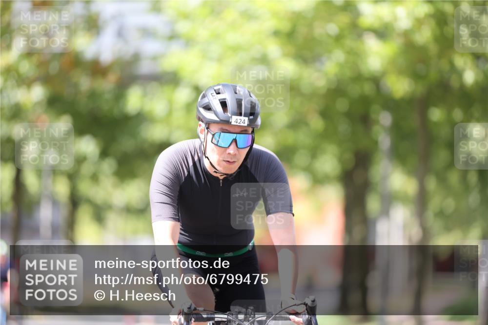 11.08.2024 - GEWOBA Citytriathlon Bremen H.Heesch http://msf.ph/oto/6799475 11.08.2024 13:38:17 Radfahren 405, 424, 522, 604 meine-sportfotos.de