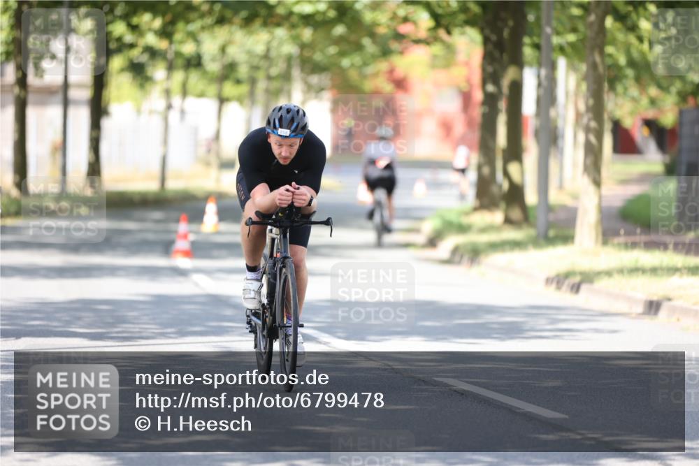 11.08.2024 - GEWOBA Citytriathlon Bremen H.Heesch http://msf.ph/oto/6799478 11.08.2024 11:56:54 Laufen  meine-sportfotos.de