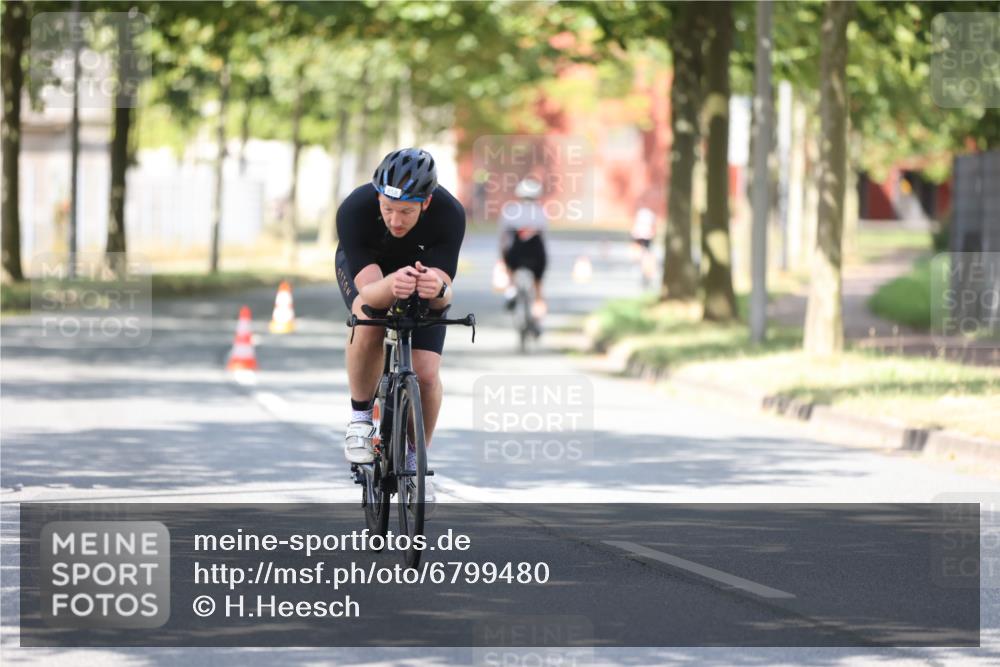 11.08.2024 - GEWOBA Citytriathlon Bremen H.Heesch http://msf.ph/oto/6799480 11.08.2024 11:56:54 Laufen  meine-sportfotos.de