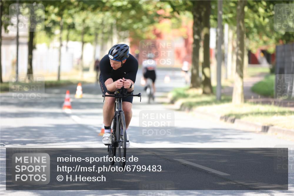 11.08.2024 - GEWOBA Citytriathlon Bremen H.Heesch http://msf.ph/oto/6799483 11.08.2024 11:56:54 Laufen  meine-sportfotos.de