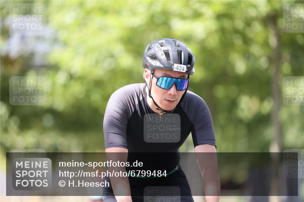 11.08.2024 - GEWOBA Citytriathlon Bremen H.Heesch http://msf.ph/oto/6799484 11.08.2024 13:38:17 Radfahren 405, 424, 522, 604 meine-sportfotos.de