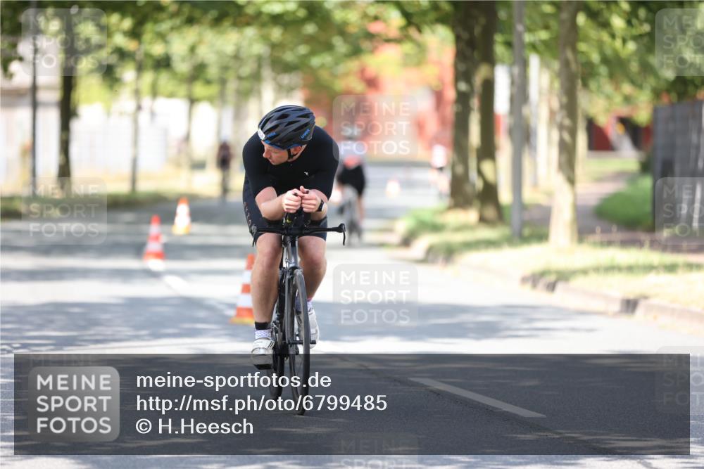 11.08.2024 - GEWOBA Citytriathlon Bremen H.Heesch http://msf.ph/oto/6799485 11.08.2024 11:56:54 Laufen  meine-sportfotos.de