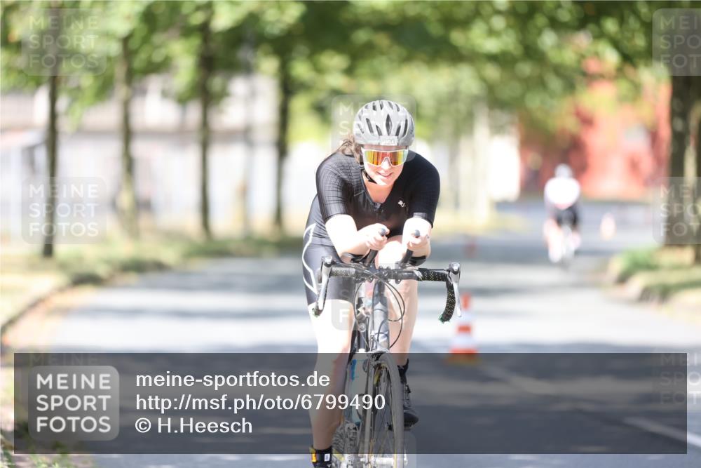 11.08.2024 - GEWOBA Citytriathlon Bremen H.Heesch http://msf.ph/oto/6799490 11.08.2024 11:56:55 Laufen  meine-sportfotos.de
