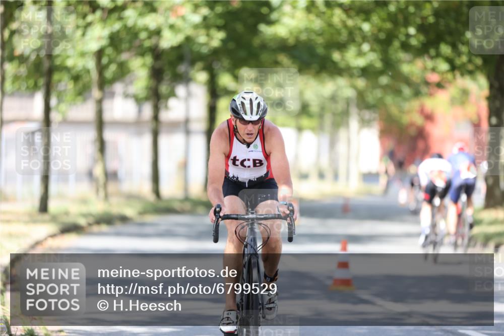 11.08.2024 - GEWOBA Citytriathlon Bremen H.Heesch http://msf.ph/oto/6799529 11.08.2024 11:57:01 Laufen  meine-sportfotos.de
