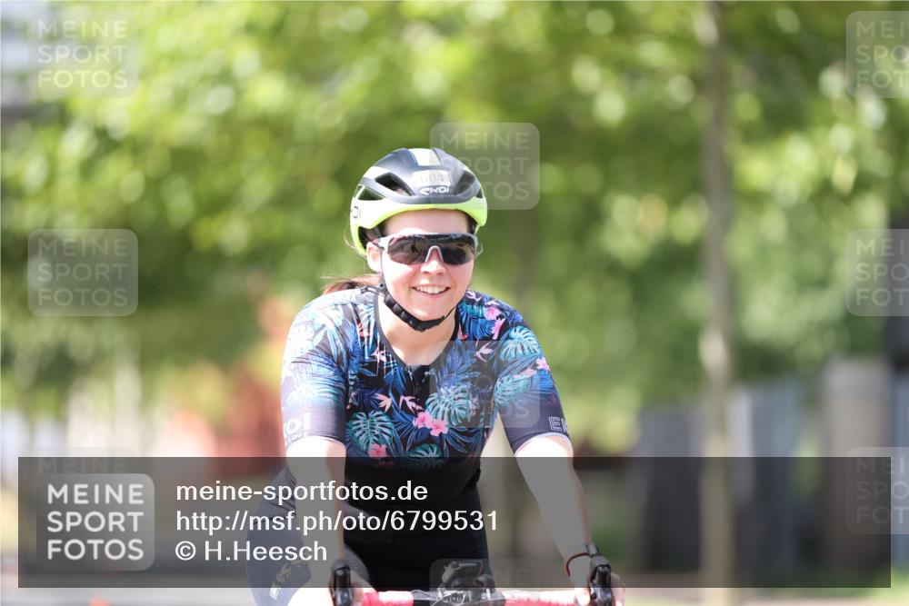 11.08.2024 - GEWOBA Citytriathlon Bremen H.Heesch http://msf.ph/oto/6799531 11.08.2024 13:38:21 Radfahren 405, 424, 522, 604 meine-sportfotos.de