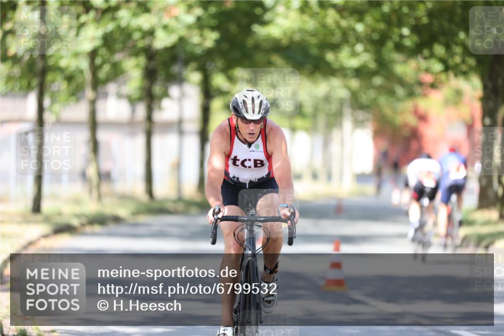 11.08.2024 - GEWOBA Citytriathlon Bremen H.Heesch http://msf.ph/oto/6799532 11.08.2024 11:57:02 Laufen  meine-sportfotos.de
