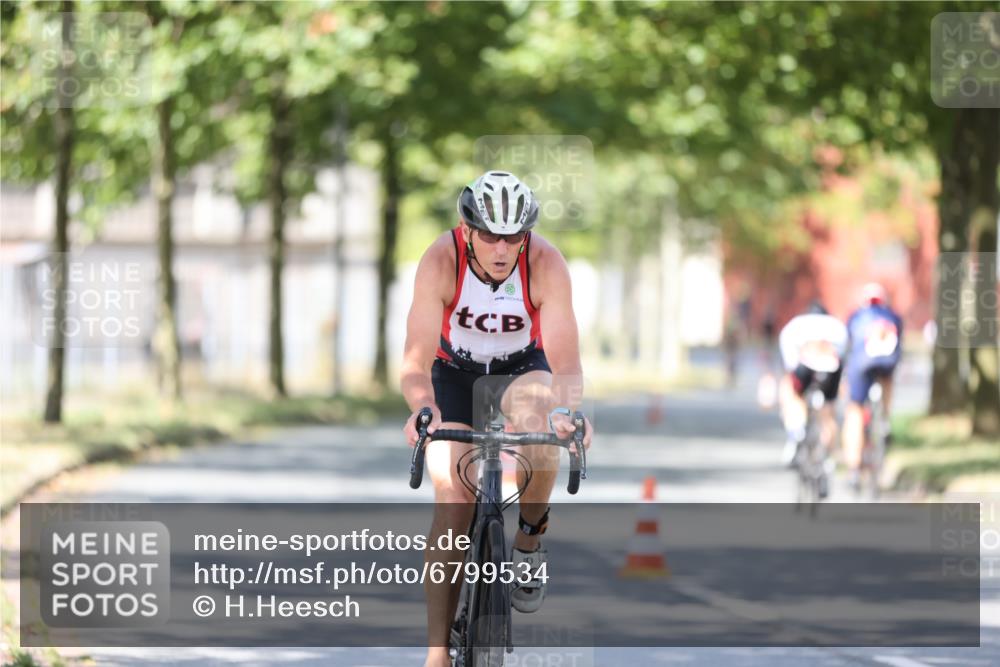 11.08.2024 - GEWOBA Citytriathlon Bremen H.Heesch http://msf.ph/oto/6799534 11.08.2024 11:57:02 Laufen  meine-sportfotos.de