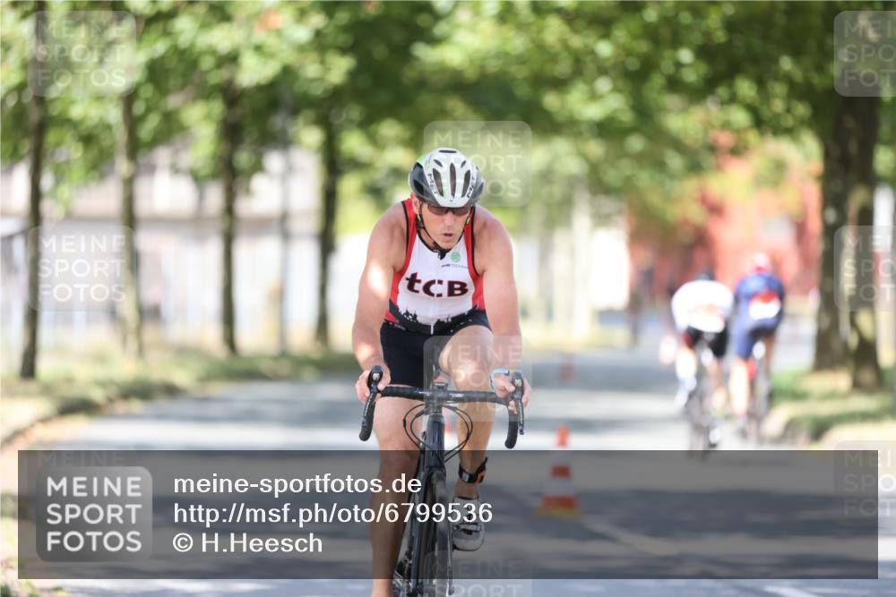 11.08.2024 - GEWOBA Citytriathlon Bremen H.Heesch http://msf.ph/oto/6799536 11.08.2024 11:57:02 Laufen  meine-sportfotos.de