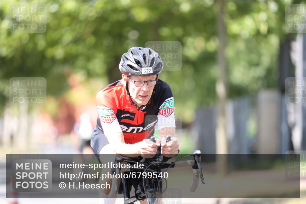 11.08.2024 - GEWOBA Citytriathlon Bremen H.Heesch http://msf.ph/oto/6799540 11.08.2024 13:38:22 Radfahren 405, 424, 522, 604, 645, 657 meine-sportfotos.de