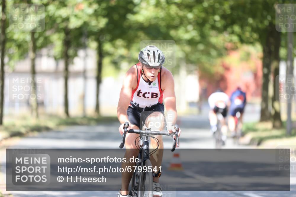 11.08.2024 - GEWOBA Citytriathlon Bremen H.Heesch http://msf.ph/oto/6799541 11.08.2024 11:57:02 Laufen  meine-sportfotos.de