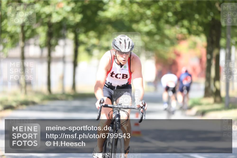 11.08.2024 - GEWOBA Citytriathlon Bremen H.Heesch http://msf.ph/oto/6799543 11.08.2024 11:57:02 Laufen  meine-sportfotos.de