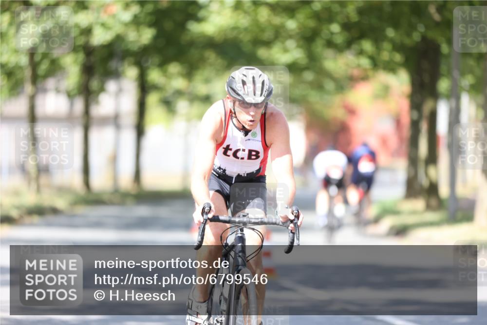 11.08.2024 - GEWOBA Citytriathlon Bremen H.Heesch http://msf.ph/oto/6799546 11.08.2024 11:57:02 Laufen  meine-sportfotos.de