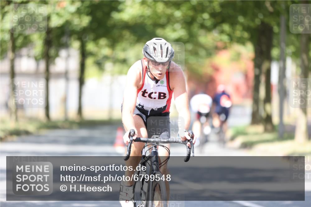 11.08.2024 - GEWOBA Citytriathlon Bremen H.Heesch http://msf.ph/oto/6799548 11.08.2024 11:57:02 Laufen  meine-sportfotos.de