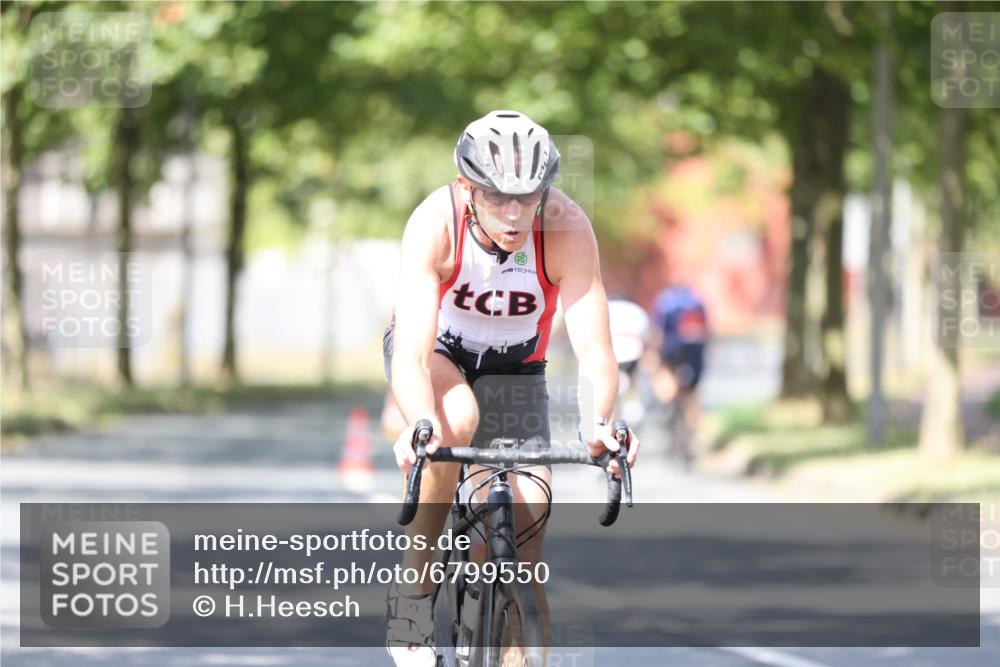 11.08.2024 - GEWOBA Citytriathlon Bremen H.Heesch http://msf.ph/oto/6799550 11.08.2024 11:57:02 Laufen  meine-sportfotos.de