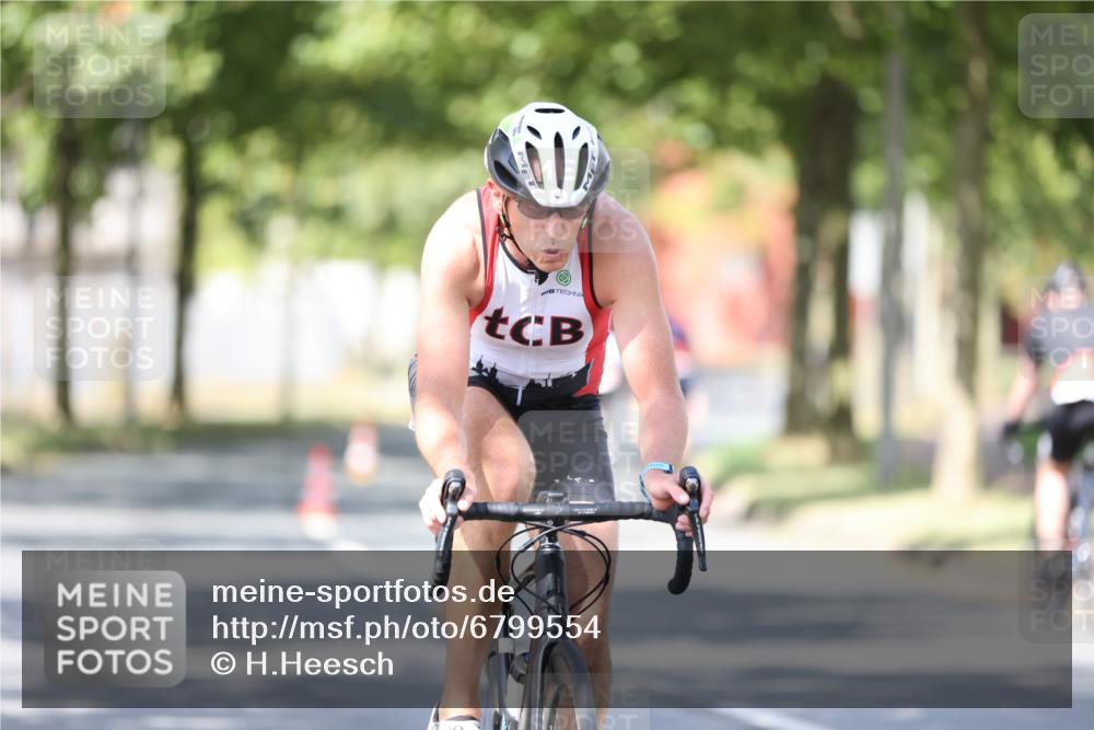 11.08.2024 - GEWOBA Citytriathlon Bremen H.Heesch http://msf.ph/oto/6799554 11.08.2024 11:57:02 Laufen  meine-sportfotos.de