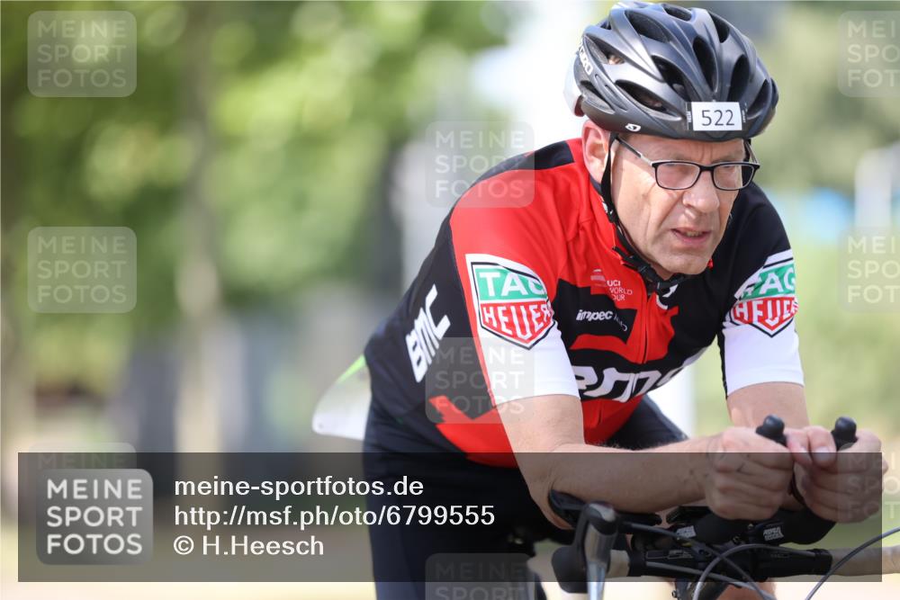 11.08.2024 - GEWOBA Citytriathlon Bremen H.Heesch http://msf.ph/oto/6799555 11.08.2024 13:38:23 Radfahren 405, 424, 522, 604, 645, 657 meine-sportfotos.de
