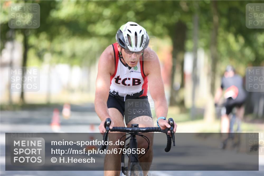 11.08.2024 - GEWOBA Citytriathlon Bremen H.Heesch http://msf.ph/oto/6799558 11.08.2024 11:57:02 Laufen  meine-sportfotos.de