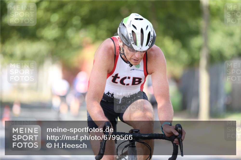 11.08.2024 - GEWOBA Citytriathlon Bremen H.Heesch http://msf.ph/oto/6799566 11.08.2024 11:57:02 Laufen  meine-sportfotos.de