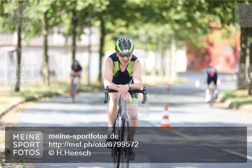 11.08.2024 - GEWOBA Citytriathlon Bremen H.Heesch http://msf.ph/oto/6799572 11.08.2024 11:57:12 Laufen  meine-sportfotos.de