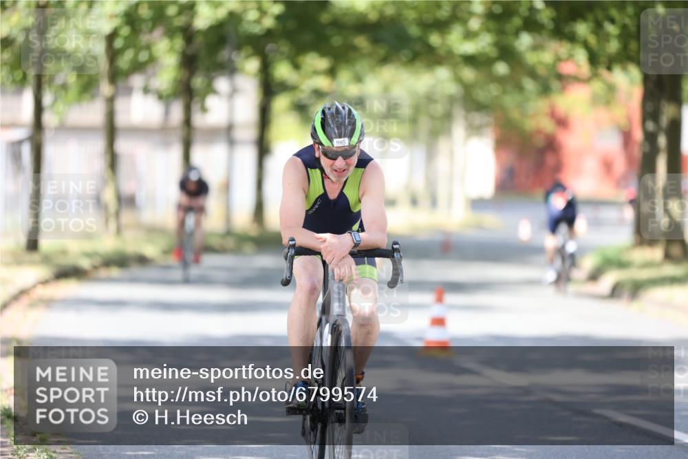 11.08.2024 - GEWOBA Citytriathlon Bremen H.Heesch http://msf.ph/oto/6799574 11.08.2024 11:57:12 Laufen  meine-sportfotos.de