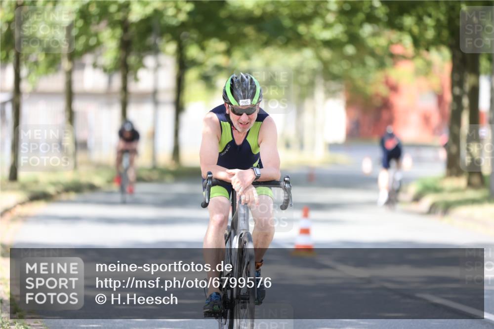 11.08.2024 - GEWOBA Citytriathlon Bremen H.Heesch http://msf.ph/oto/6799576 11.08.2024 11:57:12 Laufen  meine-sportfotos.de