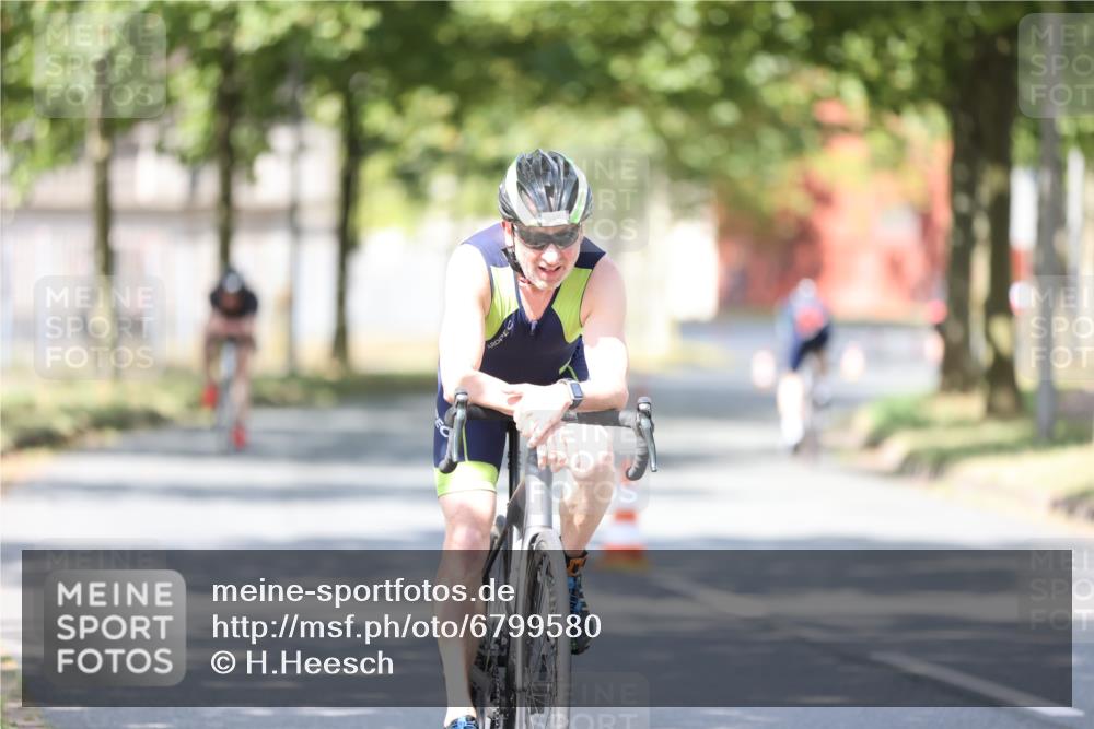 11.08.2024 - GEWOBA Citytriathlon Bremen H.Heesch http://msf.ph/oto/6799580 11.08.2024 11:57:12 Laufen  meine-sportfotos.de