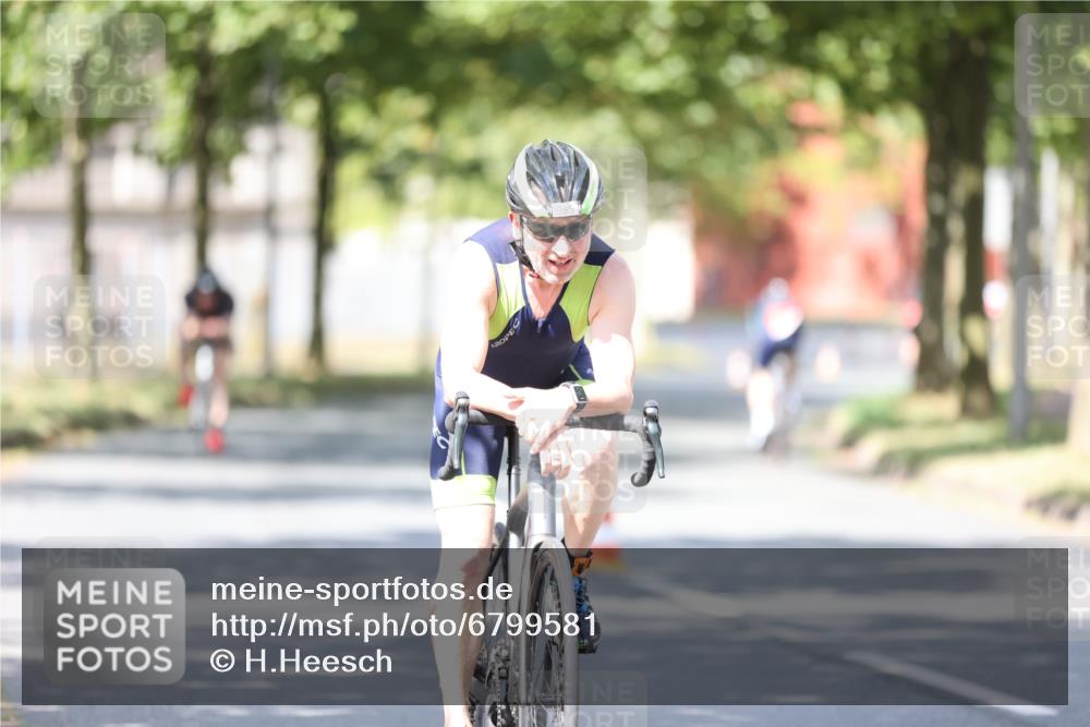 11.08.2024 - GEWOBA Citytriathlon Bremen H.Heesch http://msf.ph/oto/6799581 11.08.2024 11:57:12 Laufen  meine-sportfotos.de