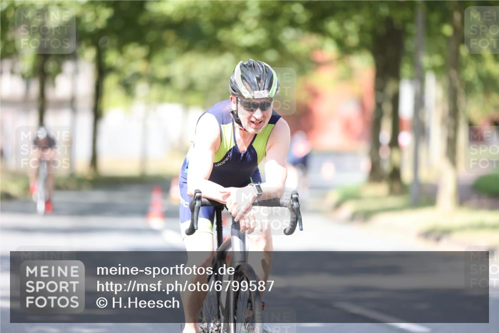11.08.2024 - GEWOBA Citytriathlon Bremen H.Heesch http://msf.ph/oto/6799587 11.08.2024 11:57:12 Laufen  meine-sportfotos.de