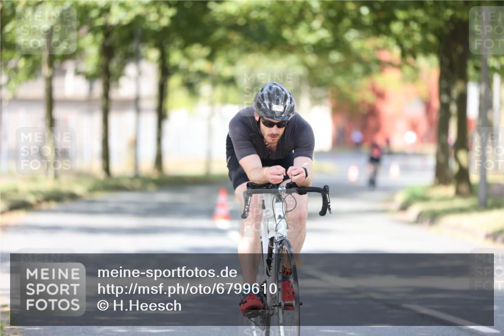 11.08.2024 - GEWOBA Citytriathlon Bremen H.Heesch http://msf.ph/oto/6799610 11.08.2024 11:57:15 Laufen  meine-sportfotos.de