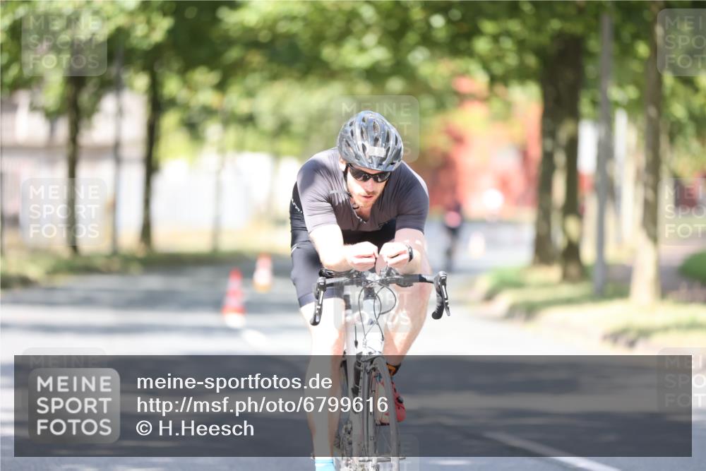 11.08.2024 - GEWOBA Citytriathlon Bremen H.Heesch http://msf.ph/oto/6799616 11.08.2024 11:57:15 Laufen  meine-sportfotos.de