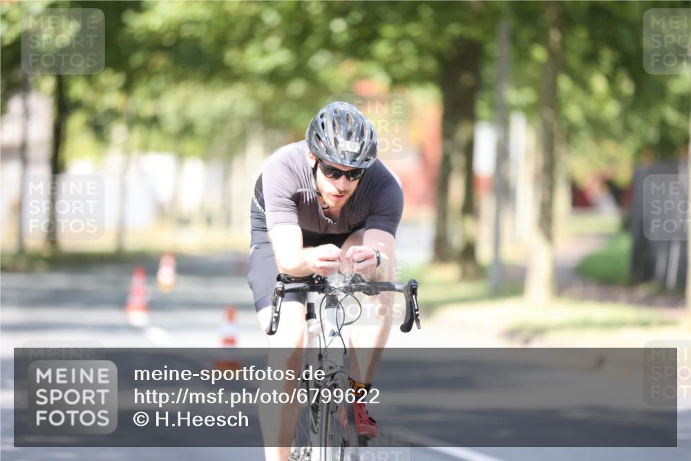 11.08.2024 - GEWOBA Citytriathlon Bremen H.Heesch http://msf.ph/oto/6799622 11.08.2024 11:57:16 Laufen  meine-sportfotos.de