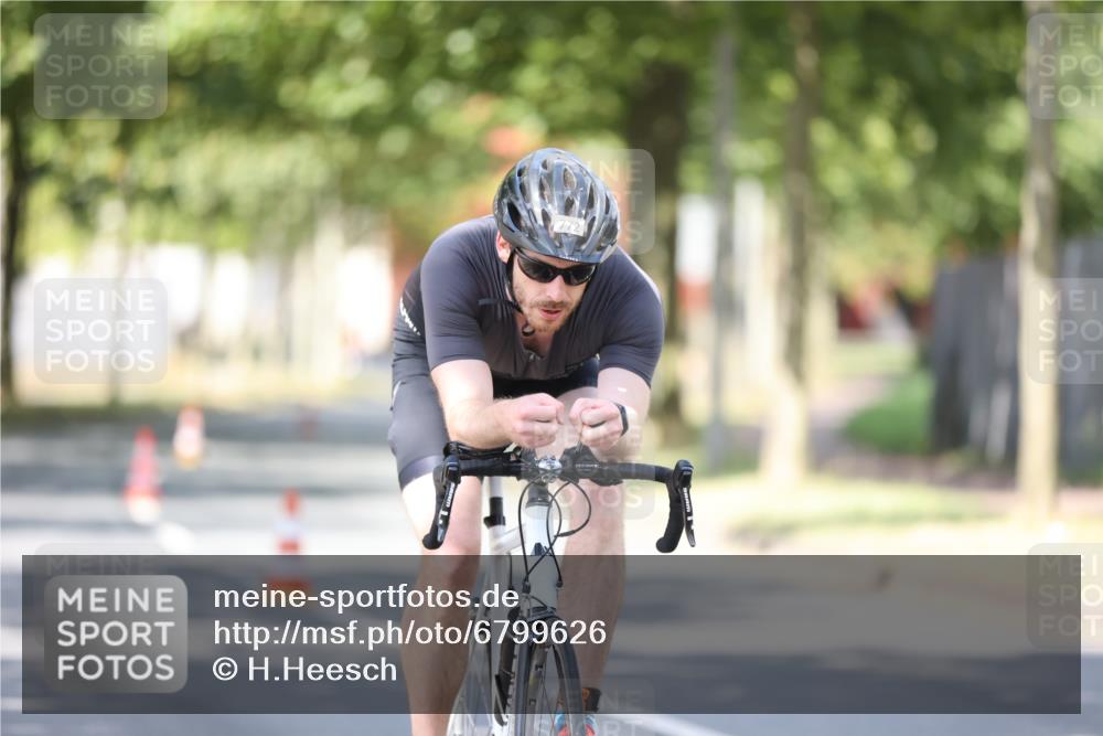 11.08.2024 - GEWOBA Citytriathlon Bremen H.Heesch http://msf.ph/oto/6799626 11.08.2024 11:57:16 Laufen  meine-sportfotos.de