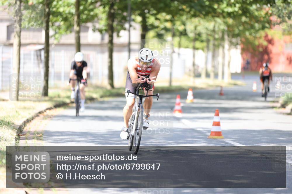 11.08.2024 - GEWOBA Citytriathlon Bremen H.Heesch http://msf.ph/oto/6799647 11.08.2024 11:57:29 Laufen  meine-sportfotos.de