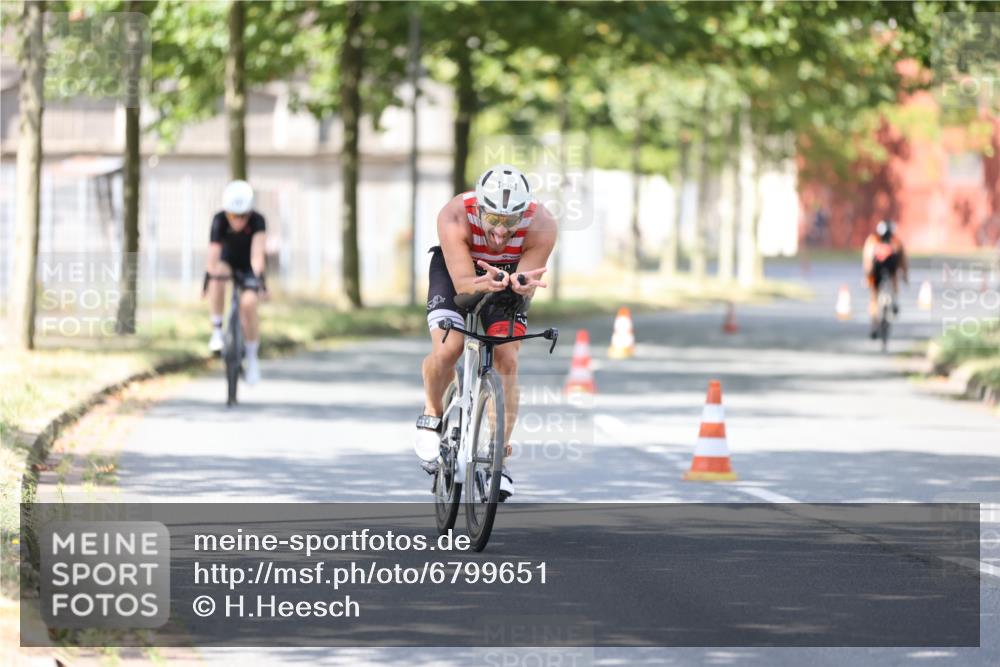 11.08.2024 - GEWOBA Citytriathlon Bremen H.Heesch http://msf.ph/oto/6799651 11.08.2024 11:57:30 Laufen  meine-sportfotos.de