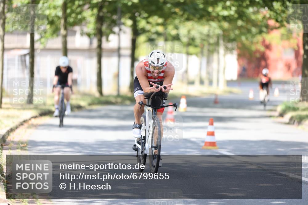 11.08.2024 - GEWOBA Citytriathlon Bremen H.Heesch http://msf.ph/oto/6799655 11.08.2024 11:57:30 Laufen  meine-sportfotos.de