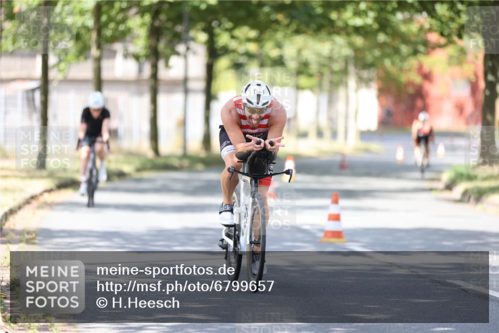 11.08.2024 - GEWOBA Citytriathlon Bremen H.Heesch http://msf.ph/oto/6799657 11.08.2024 11:57:30 Laufen  meine-sportfotos.de