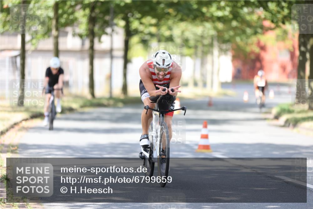 11.08.2024 - GEWOBA Citytriathlon Bremen H.Heesch http://msf.ph/oto/6799659 11.08.2024 11:57:30 Laufen  meine-sportfotos.de