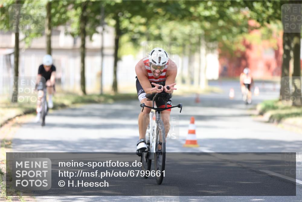 11.08.2024 - GEWOBA Citytriathlon Bremen H.Heesch http://msf.ph/oto/6799661 11.08.2024 11:57:30 Laufen  meine-sportfotos.de