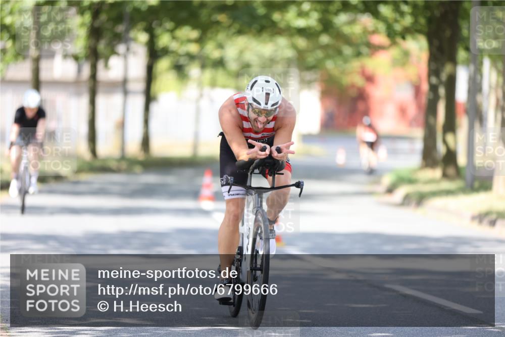 11.08.2024 - GEWOBA Citytriathlon Bremen H.Heesch http://msf.ph/oto/6799666 11.08.2024 11:57:30 Laufen  meine-sportfotos.de