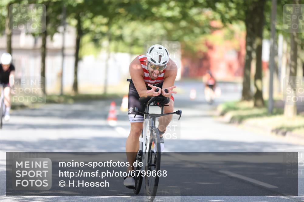 11.08.2024 - GEWOBA Citytriathlon Bremen H.Heesch http://msf.ph/oto/6799668 11.08.2024 11:57:30 Laufen  meine-sportfotos.de