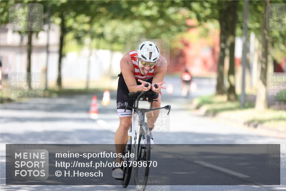 11.08.2024 - GEWOBA Citytriathlon Bremen H.Heesch http://msf.ph/oto/6799670 11.08.2024 11:57:30 Laufen  meine-sportfotos.de