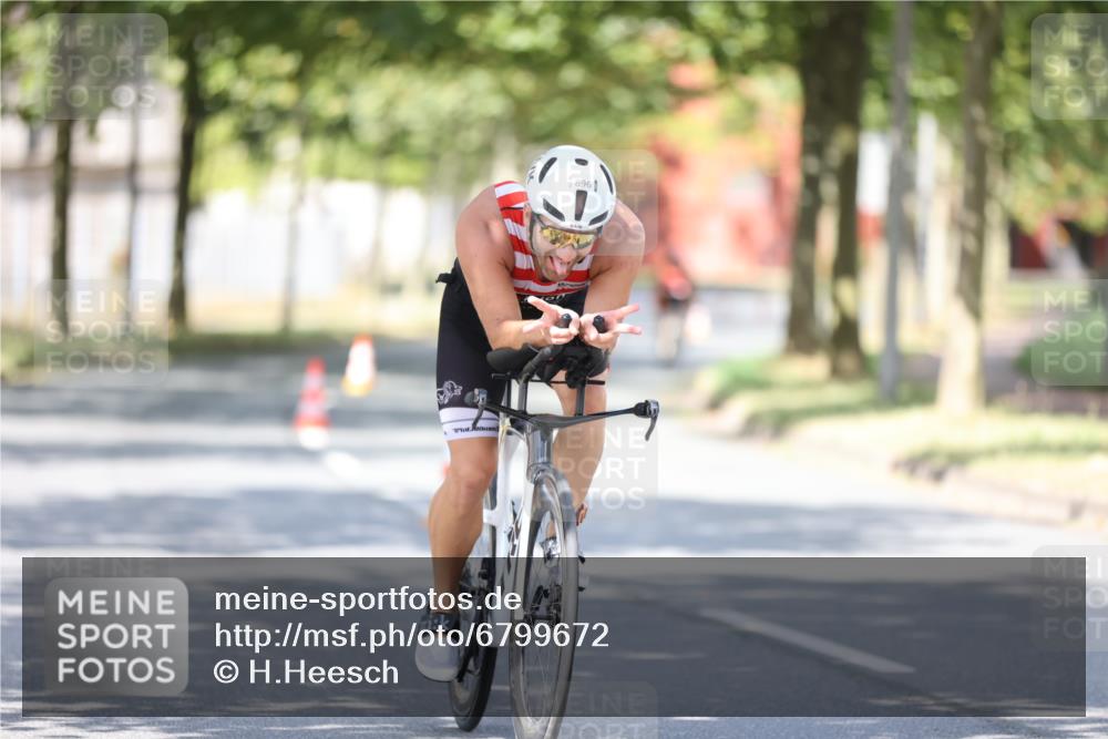 11.08.2024 - GEWOBA Citytriathlon Bremen H.Heesch http://msf.ph/oto/6799672 11.08.2024 11:57:30 Laufen  meine-sportfotos.de