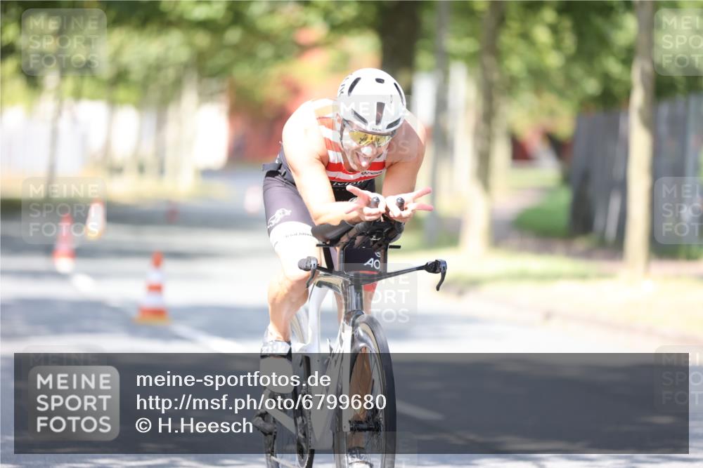 11.08.2024 - GEWOBA Citytriathlon Bremen H.Heesch http://msf.ph/oto/6799680 11.08.2024 11:57:30 Laufen  meine-sportfotos.de