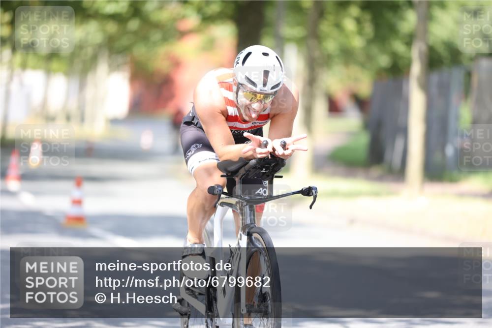 11.08.2024 - GEWOBA Citytriathlon Bremen H.Heesch http://msf.ph/oto/6799682 11.08.2024 11:57:30 Laufen  meine-sportfotos.de