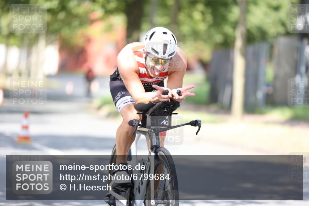 11.08.2024 - GEWOBA Citytriathlon Bremen H.Heesch http://msf.ph/oto/6799684 11.08.2024 11:57:30 Laufen  meine-sportfotos.de