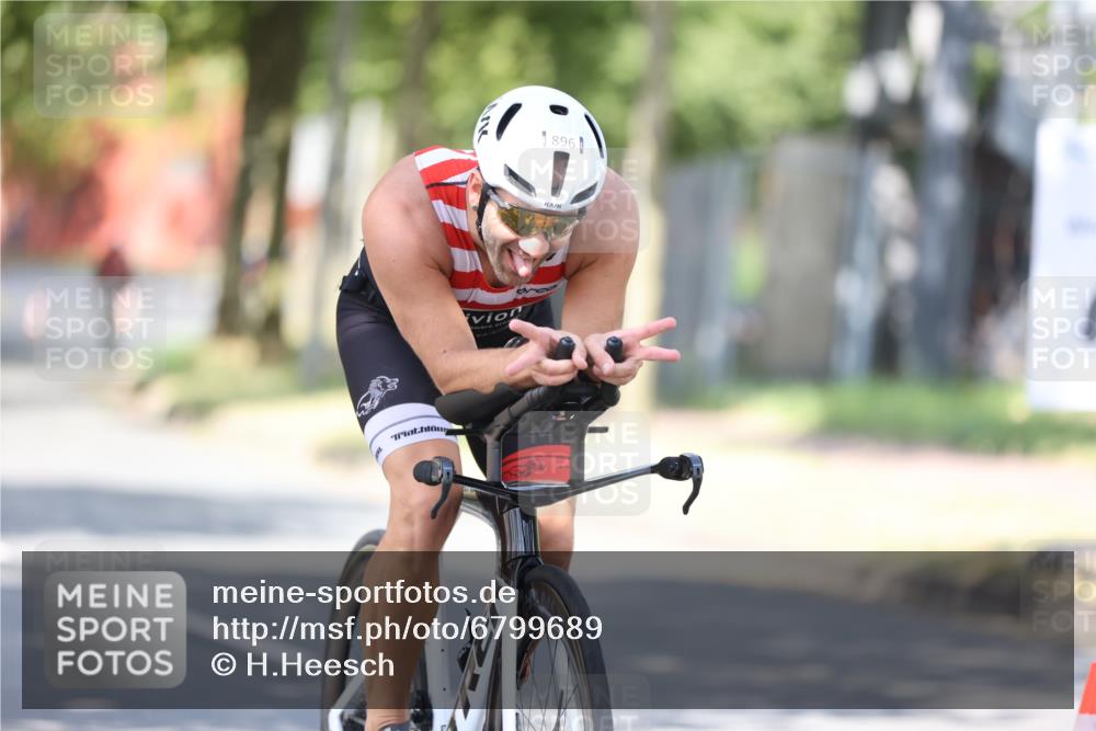 11.08.2024 - GEWOBA Citytriathlon Bremen H.Heesch http://msf.ph/oto/6799689 11.08.2024 11:57:31 Laufen  meine-sportfotos.de